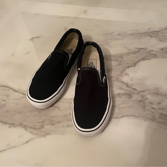 Black slip on Vans trainers - Picture 6 of 9